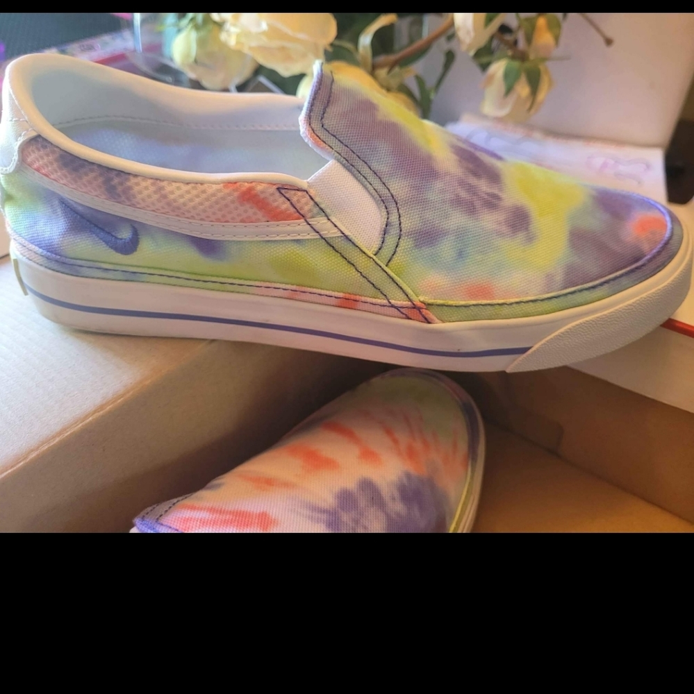 Nike tennis shoes